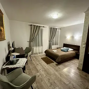 Dworek Zloty Rog I Restauracja Hotel Krakov